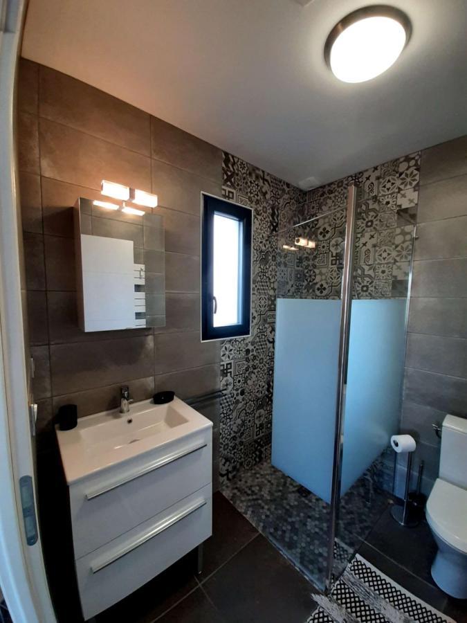 Un Séjour Romantique en couple avec Jacuzzi privé Chromothérapie Jardin Maison privée Ychoux Esterno foto