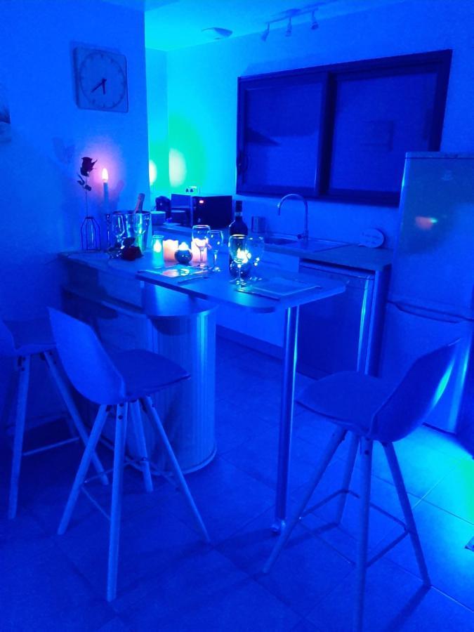 Un Séjour Romantique en couple avec Jacuzzi privé Chromothérapie Jardin Maison privée Ychoux Esterno foto