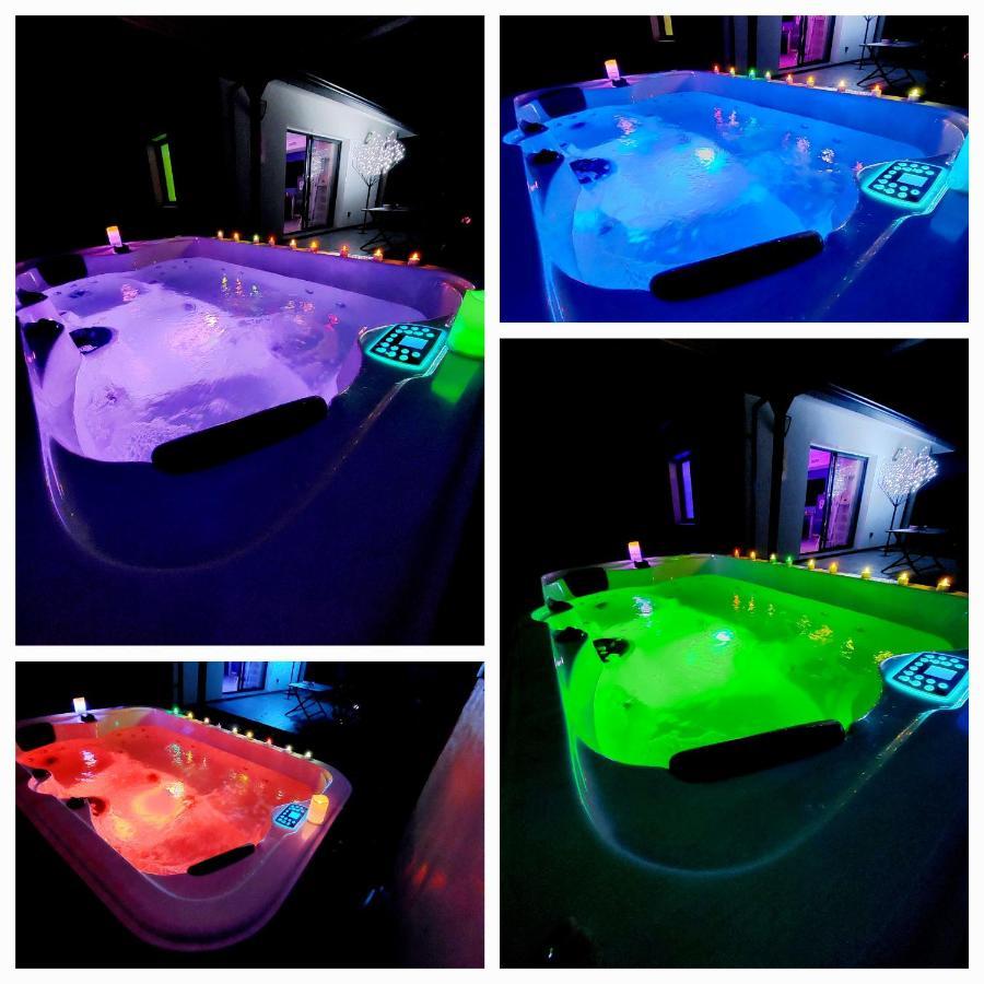 Un Séjour Romantique en couple avec Jacuzzi privé Chromothérapie Jardin Maison privée Ychoux Esterno foto